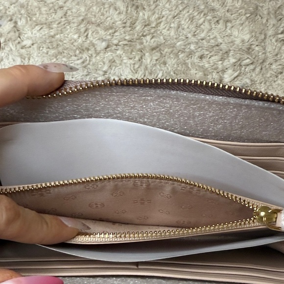 NWT Tory Burch Limited Edition Robinson Metallic Zip Continental Wallet - Picture 9 of 11